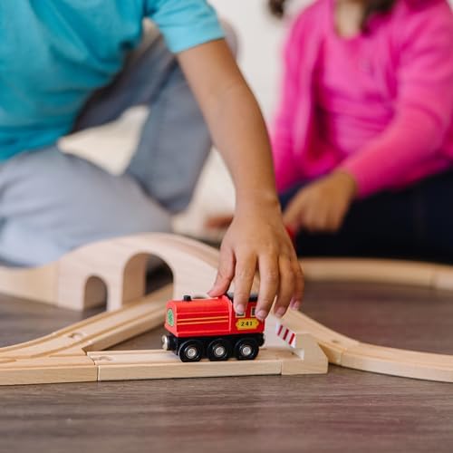 Melissa & Doug Melissa Doug Classic Wooden Figure Eight Train Set 22 pcs