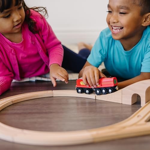 Melissa & Doug Melissa Doug Classic Wooden Figure Eight Train Set 22 pcs