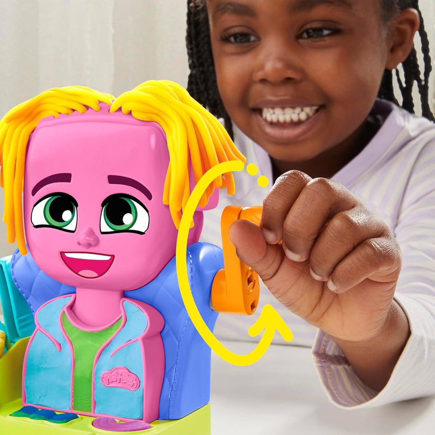Play-Doh Hair Stylin' Salon Playset with 6 Cans Pretend Play for Girls and Boys
