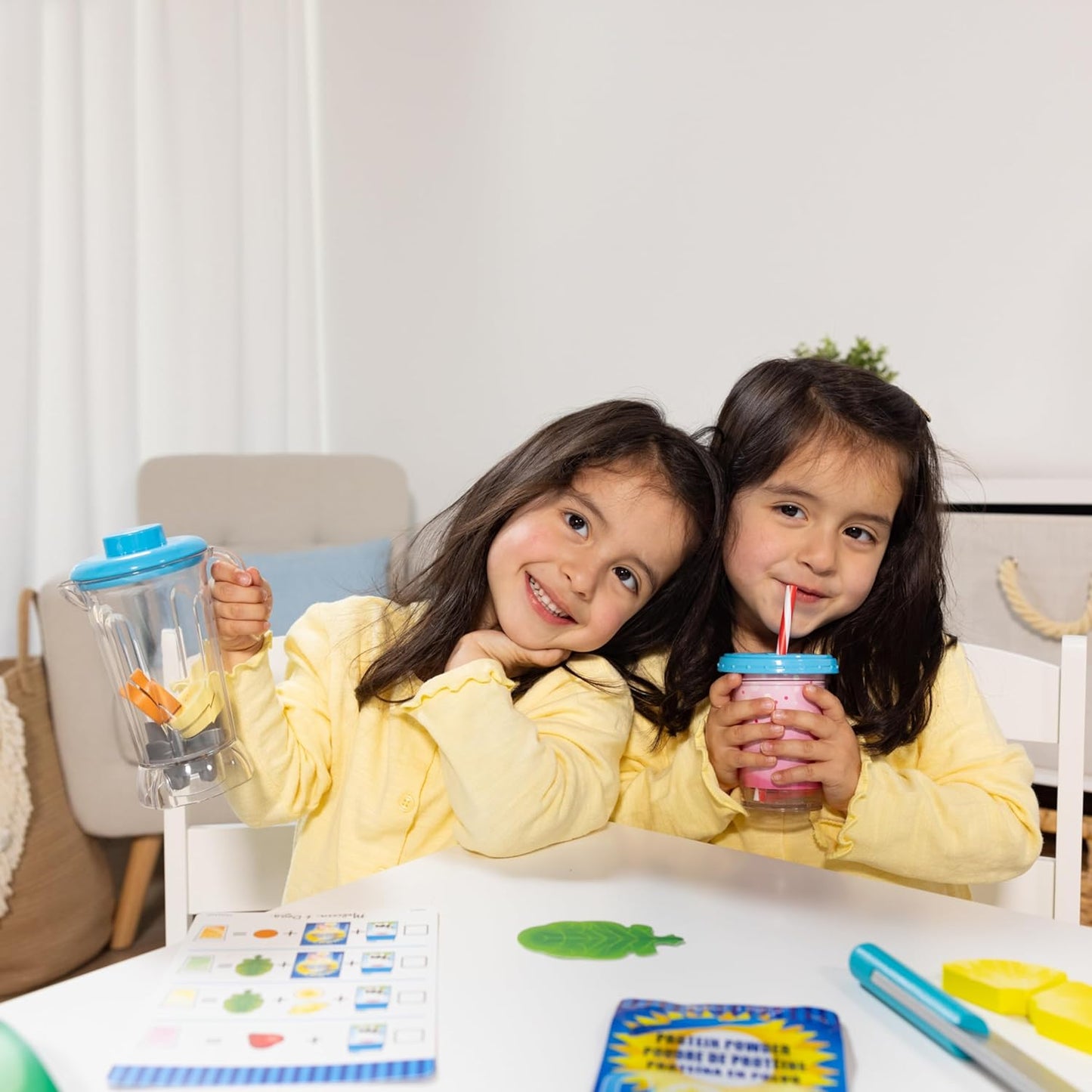Melissa & Doug Melissa Doug Smoothie Maker Blender Set with Play Food - 22 Pieces