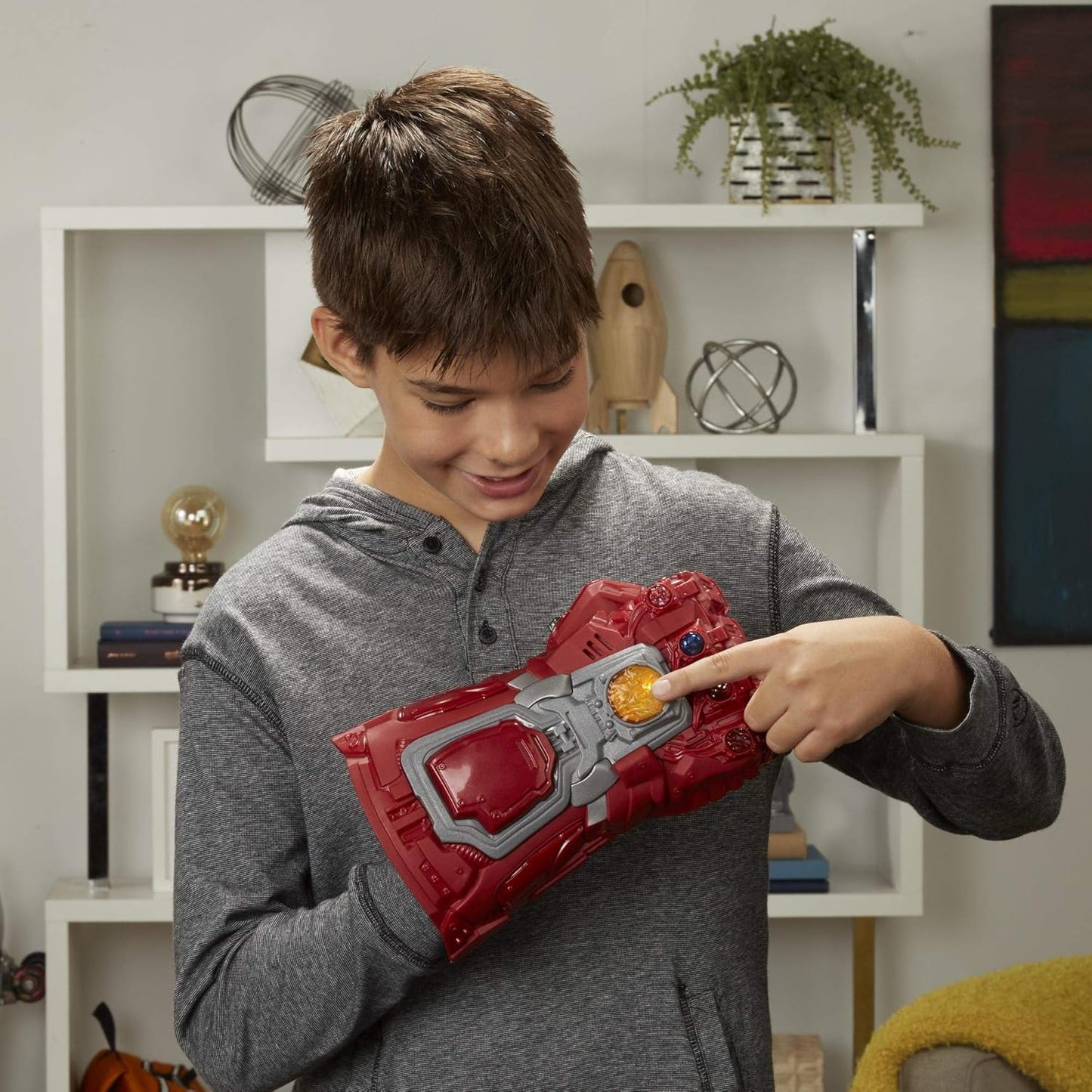 Marvel Studios Avengers Endgame Red Infinity Gauntlet Electronic Fist Roleplay Toy Lights